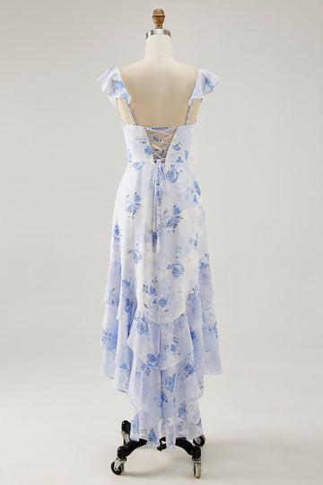 Vestido de invitada de boda con volantes con estampado floral azul
